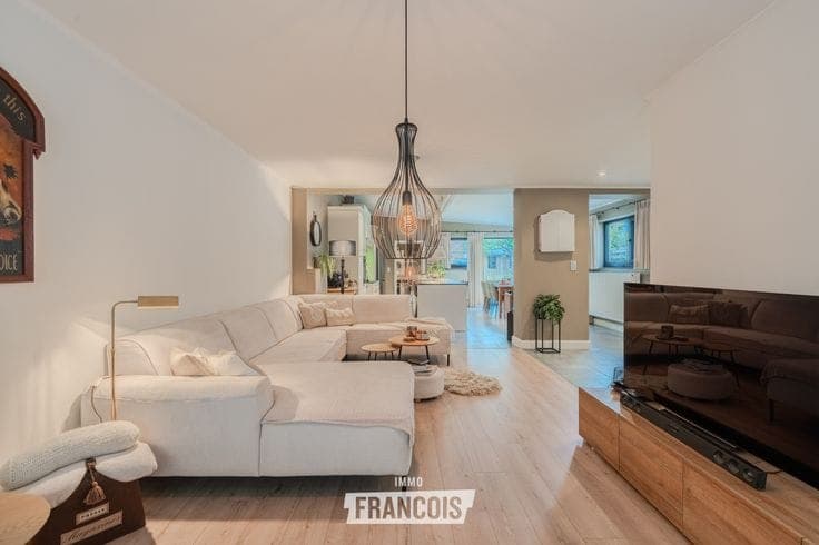 Beautifully finished semi-detached house with 2 bedrooms an…