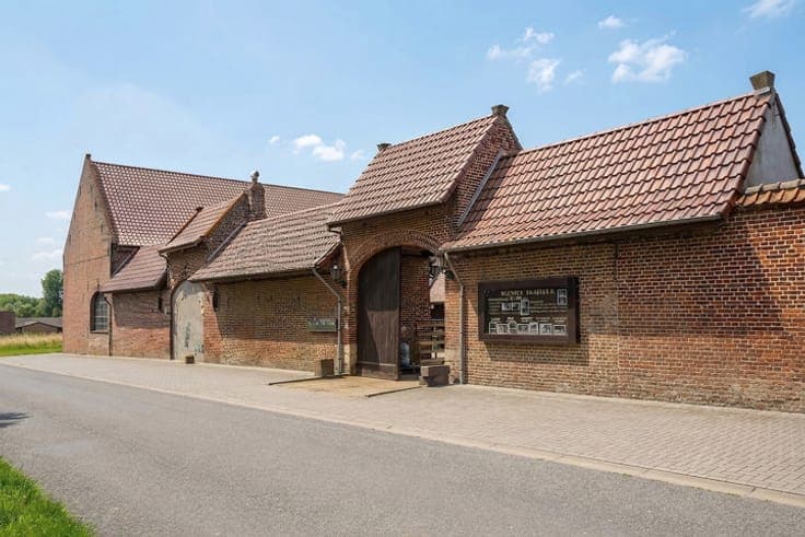 Historic Quadrangular Farmhouse with Unique Potential