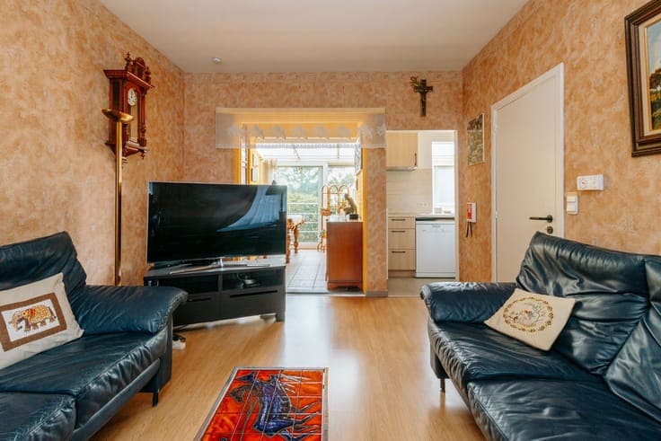 Bel-etagewoning vol karakter en potentieel in Wilrijk!
