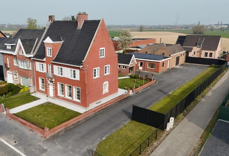 Semi-detached home with a shed and exceptional potential.