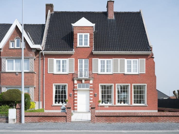 Semi-detached home with a shed and exceptional potential.