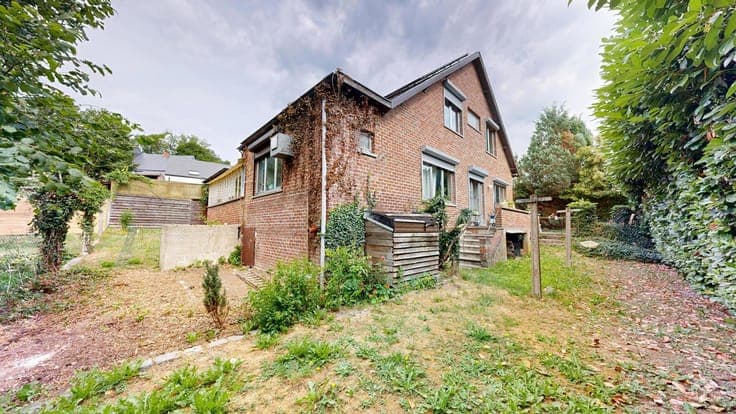 Charmante maison villageoise avec parking, garage et jardin