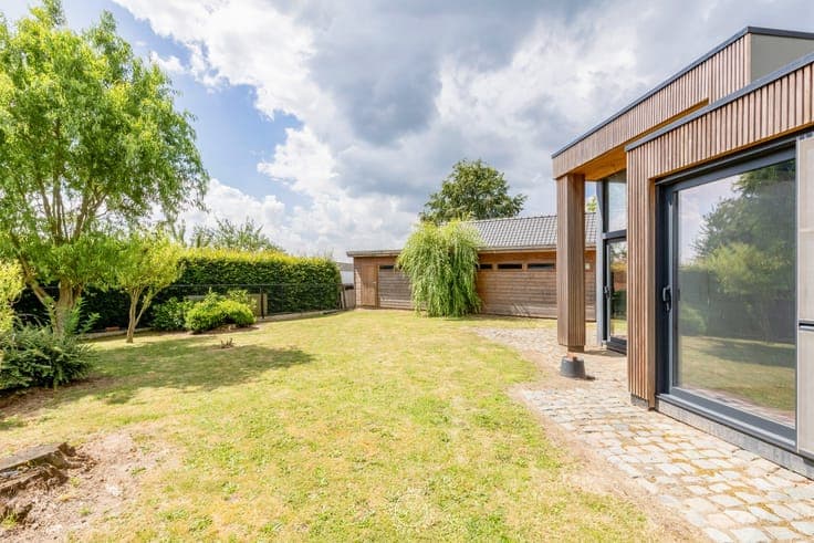 Architecturale seventies villa in energiezuinig jasje
