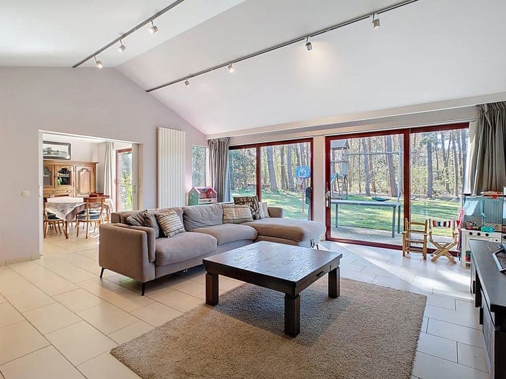 Ohain : Spacieuse villa avec chambres/sdb au rez