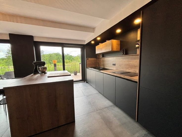 New 5-bedroom house - Quiet and natural area