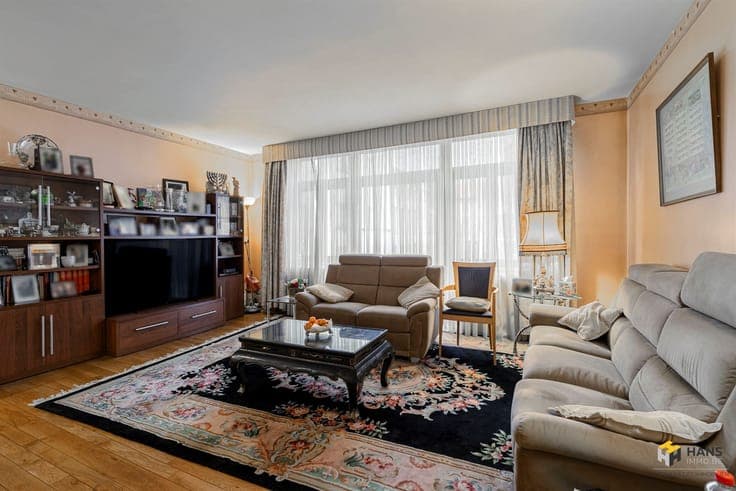 Spacious townhouse (364 m²) with 7 bedrooms, 3 bathrooms and