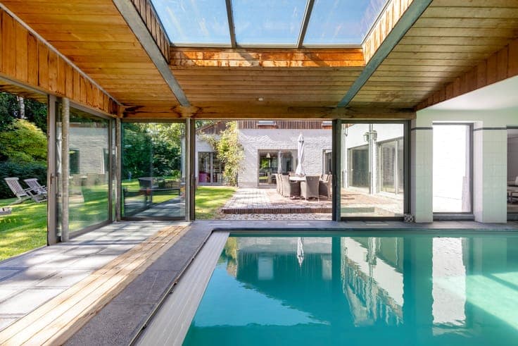 Rhode-Saint-Genèse – Contemporary villa with indoor pool