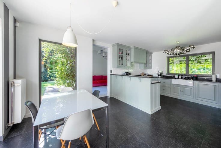 Rhode-Saint-Genèse – Contemporary villa with indoor pool