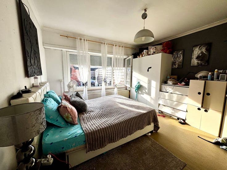 Opbrengsteigendom van 3 app en 20 garages