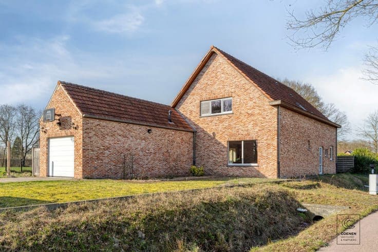Charming house with 3 bdrms and garden with beautiful view!