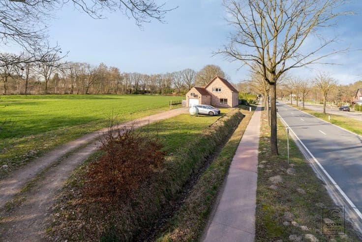 Charming house with 3 bdrms and garden with beautiful view!