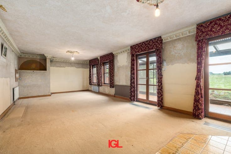 Charming villa with 3 bedrooms located in a quiet street ...