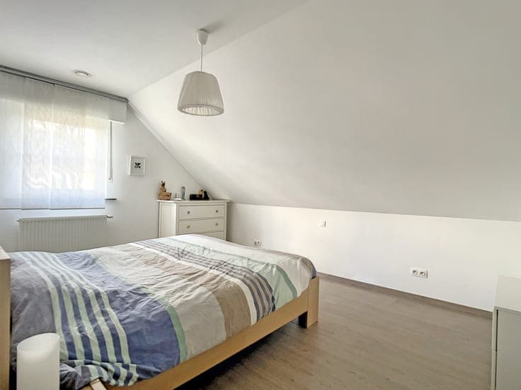 Zongerichte woning met tuin te Adindkerke.
