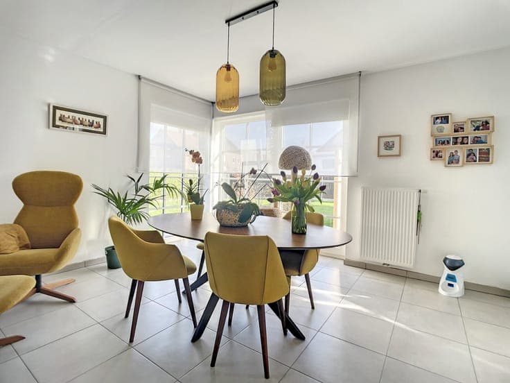 Zongerichte woning met tuin te Adindkerke.