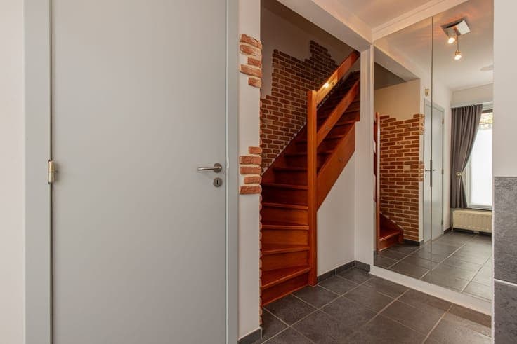Woning met 3 slaapkamers, tuin en garage.