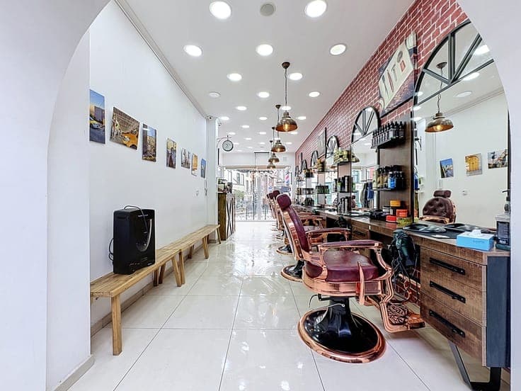 Investment property: commercial unit + studio + duplex