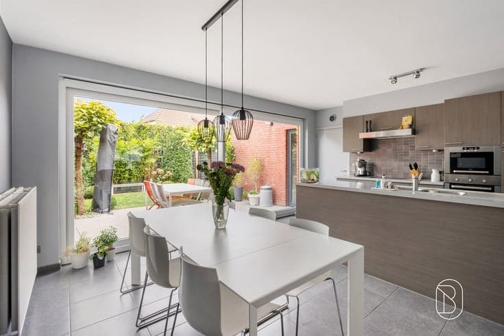 Prime-location energy-efficient home with a garden, garage,