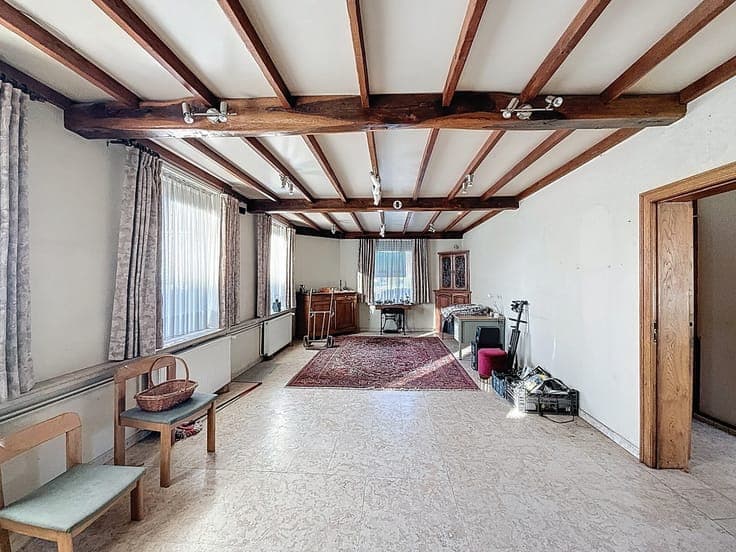 Ruime te renoveren woning met veel potentieel