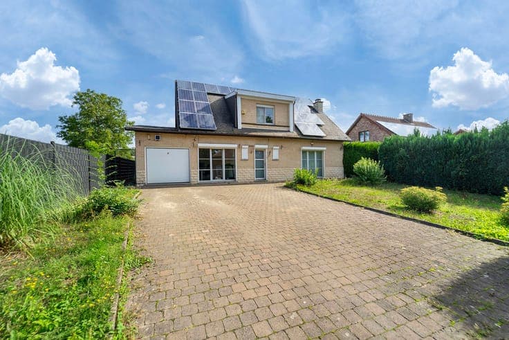 House in Courcelles