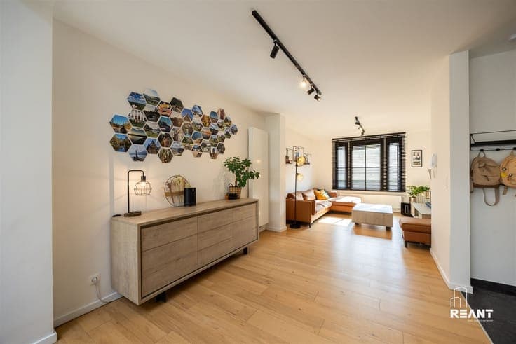 Fully Renovated Family Home with 4 Bedrooms, Charging Statio