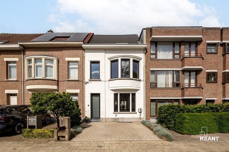 Fully Renovated Family Home with 4 Bedrooms, Charging Statio