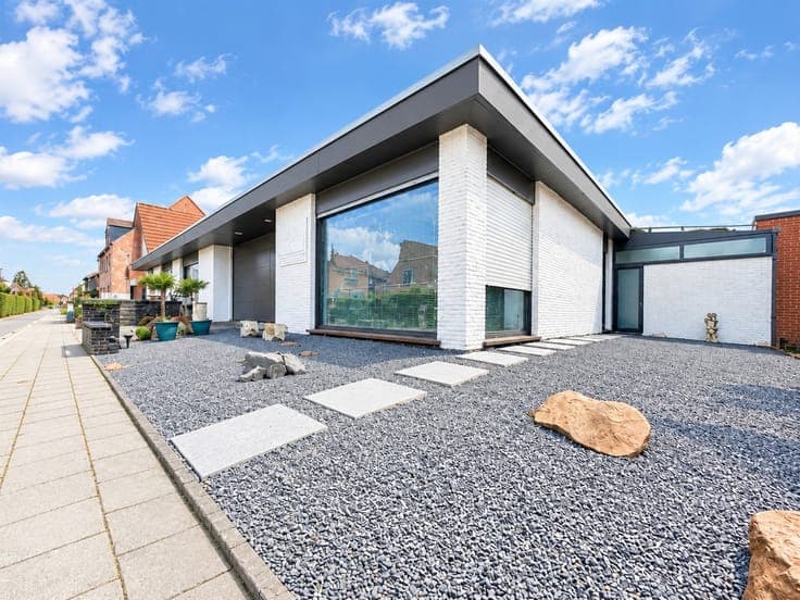 Alleenstaande woning met garage en carport