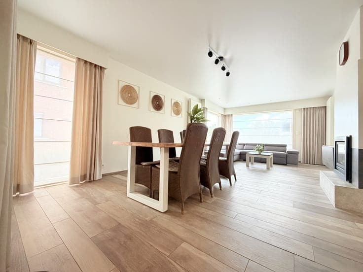 Alleenstaande woning met garage en carport