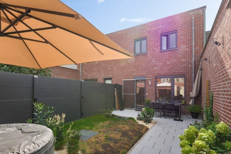 Recente woning op centrale ligging met garage