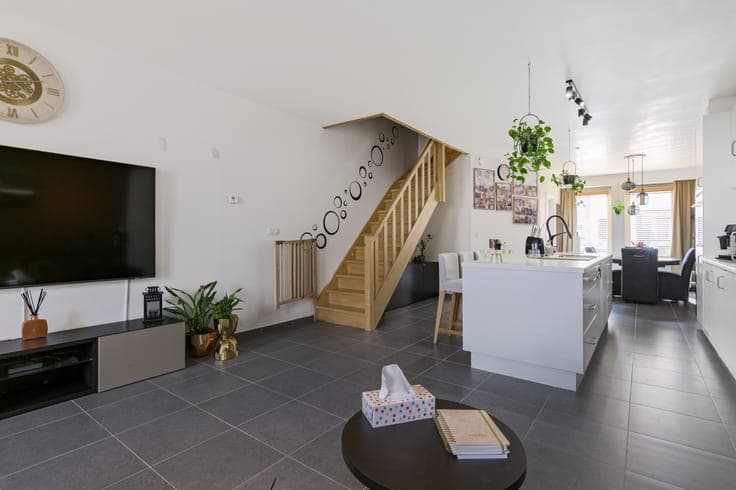 Recente woning op centrale ligging met garage