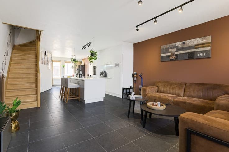 Recente woning op centrale ligging met garage