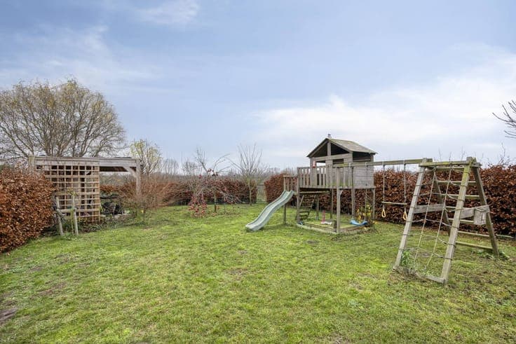 Renovated detached house with pool, pool house and garden