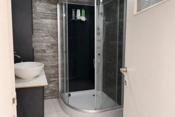 Volledig gerenoveerde burgerwoning, ideaal gelegen aan de...