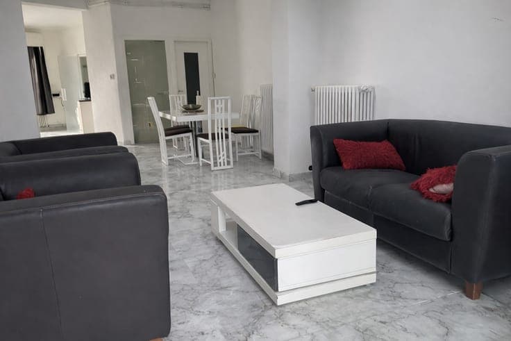 Volledig gerenoveerde burgerwoning, ideaal gelegen aan de...
