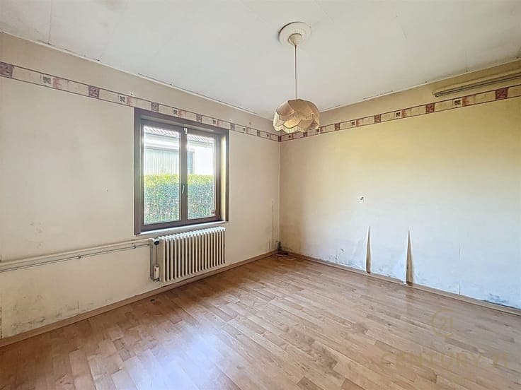 Single-storey villa to renovate and personalise to your tast