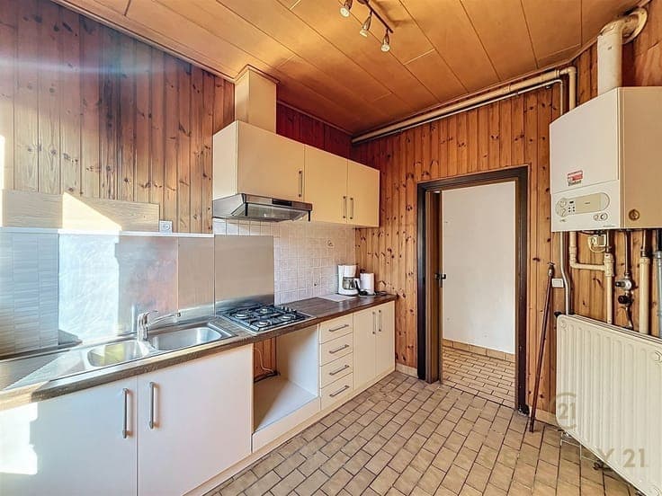 Single-storey villa to renovate and personalise to your tast