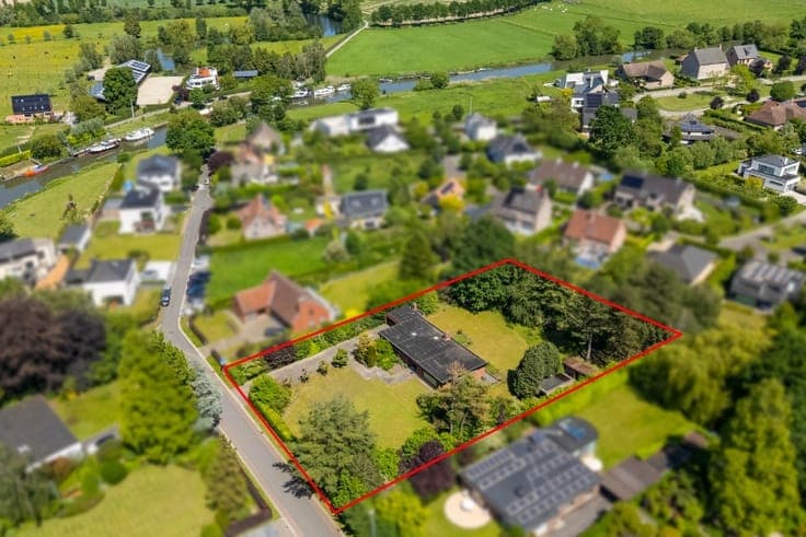 Prachtige te renoveren en uit te breiden villa stapvoets ...