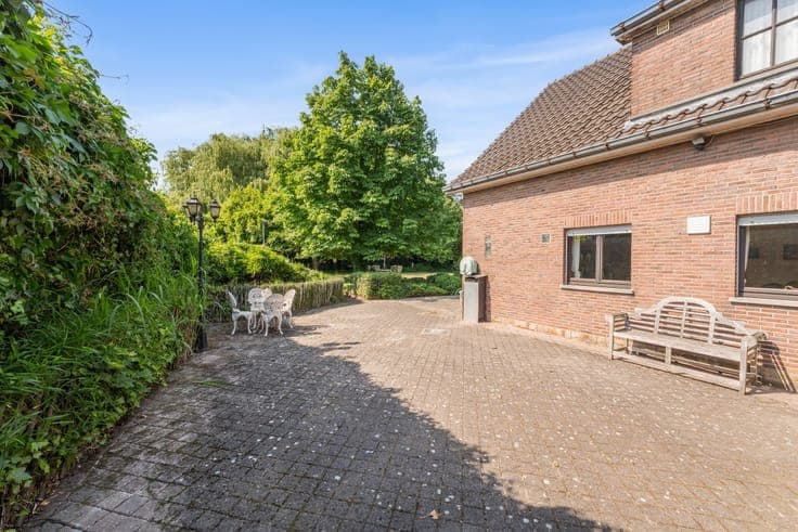 Detached house with large garden in Temse