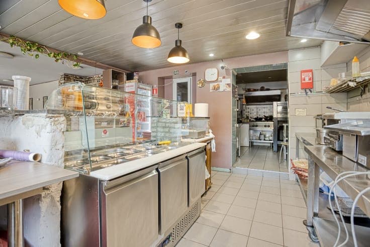 Ready-to-use commercial property in Hever