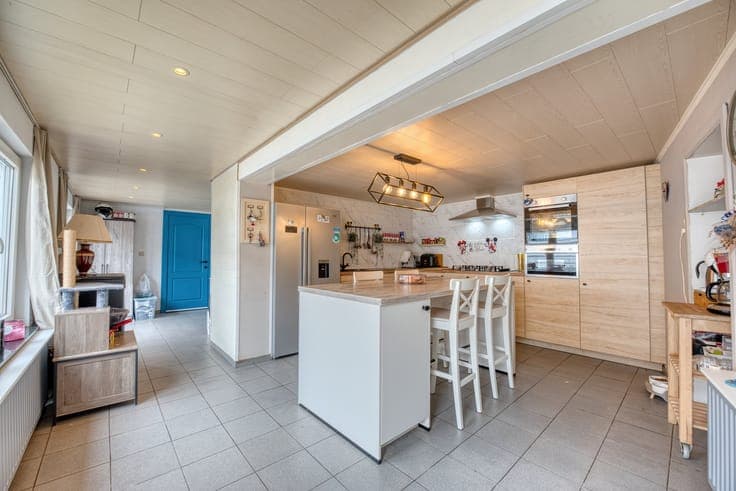 Goed gelegen woning met 5 slaapkamers, oprit en ruime tuin