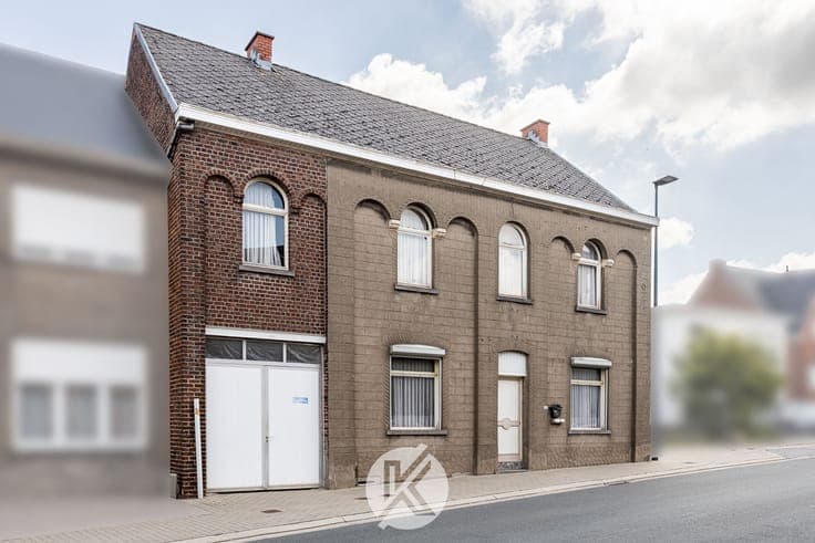 Te renoveren woning met groot volume