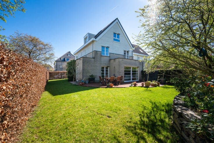 Place Dumon/Stockel, (5 bed, 1 bath, 2 show) 3 façade house
