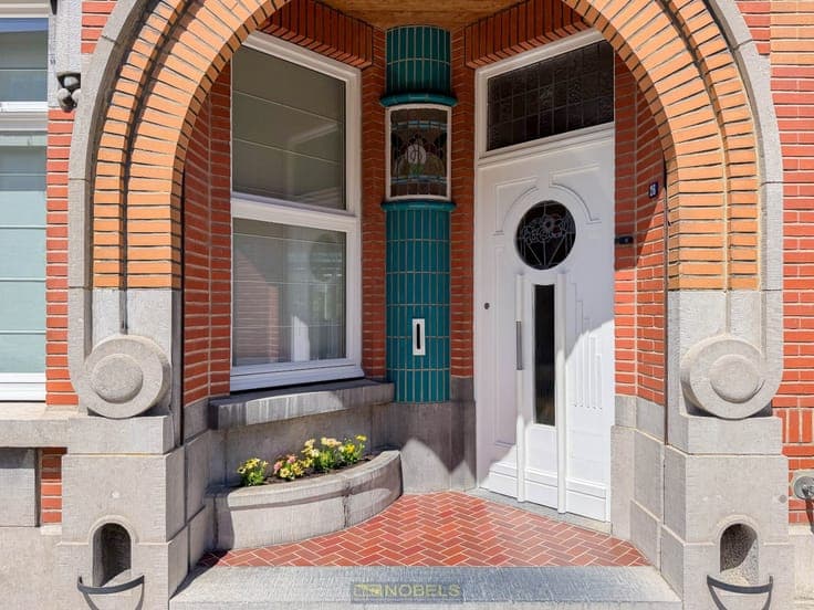 Te koop, Karaktervol herenhuis in de gegeerde art-decowij...