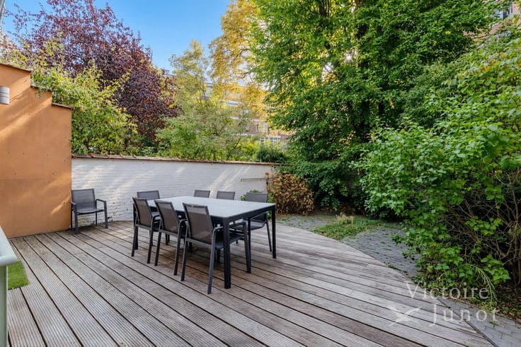Ideally located in the immediate vicinity of Plasky, this pr