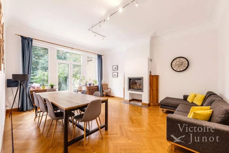 Ideally located in the immediate vicinity of Plasky, this pr
