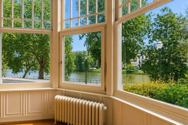 E. Ixelles Ponds, splendid mansion designed by architect E.