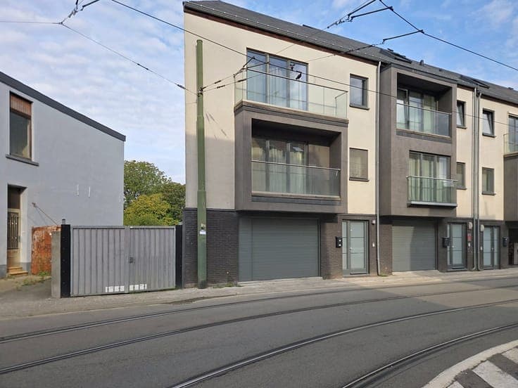 Very attractive recent semi-detached house with garden and g