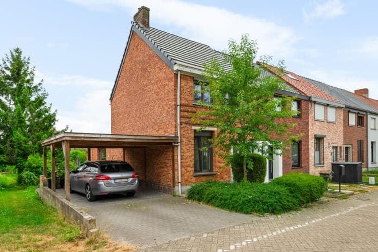 Zeer centraal gelegen HOB op 457m2 met 2, mog. 3 SLK, car...