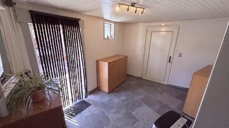 CENTRALLY LOCATED HOUSE WITH SPACIOUS POSSIBILITIES NEAR THE