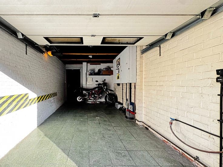 Rijwoning met 3 slaapkamers, zonnige tuin en garage vlakb...