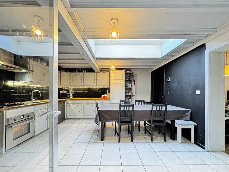 Rijwoning met 3 slaapkamers, zonnige tuin en garage vlakb...